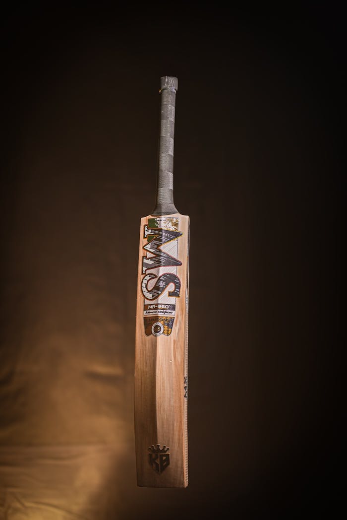 services-01 Professional cricket bat made of English willow, perfect for sports enthusiasts.